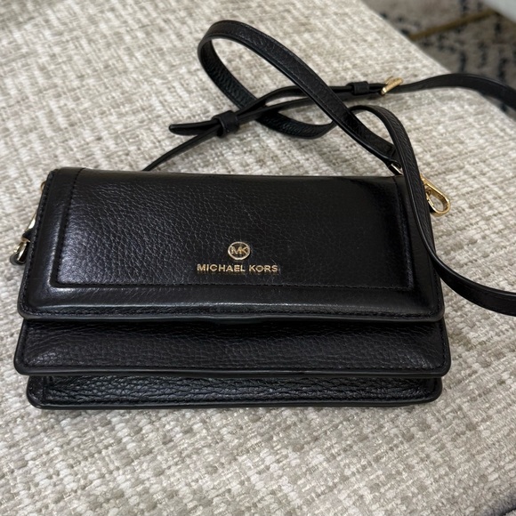 Michael Kors Jet Set Charm Small Phone Crossbody - Picture 1 of 4